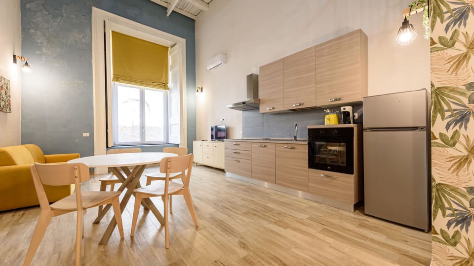 House | 3 bedrooms, desk