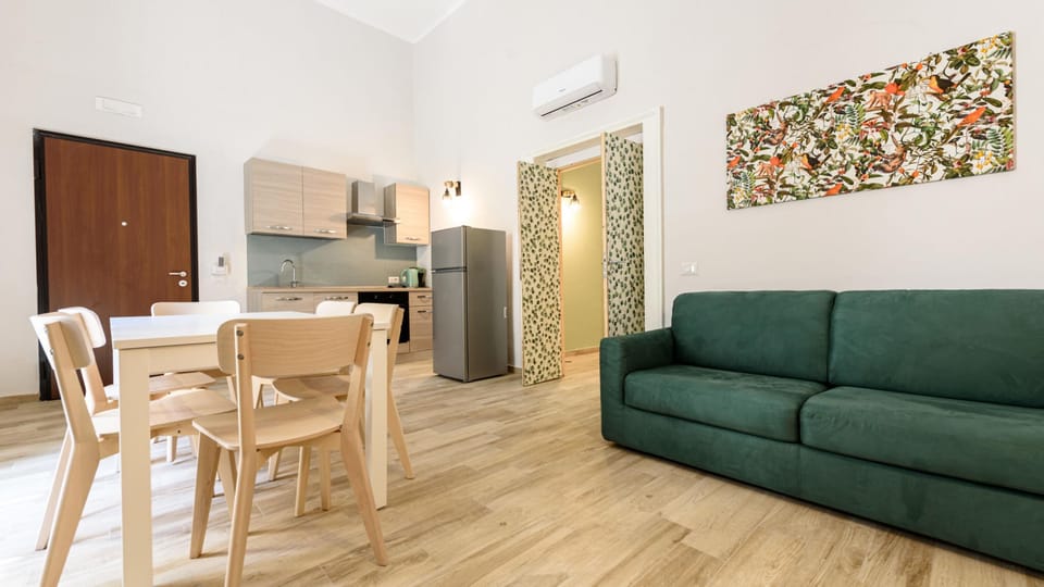House | 3 bedrooms, desk