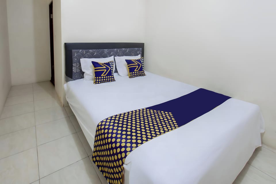 Double Room | Desk, bed sheets