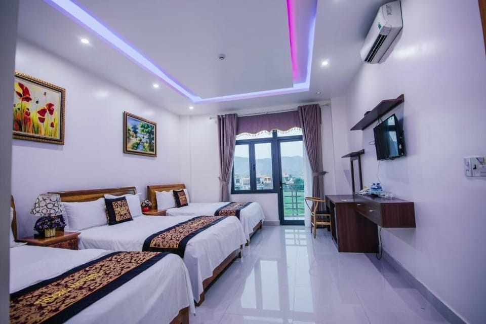 Deluxe Triple Room | Desk, free WiFi, bed sheets
