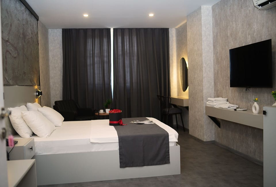 Standard Room | In-room safe, soundproofing, free WiFi
