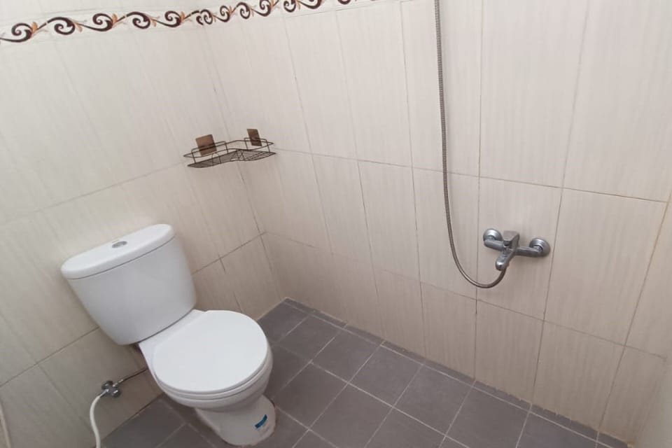 Standard Single Room | Bathroom | Shower, towels