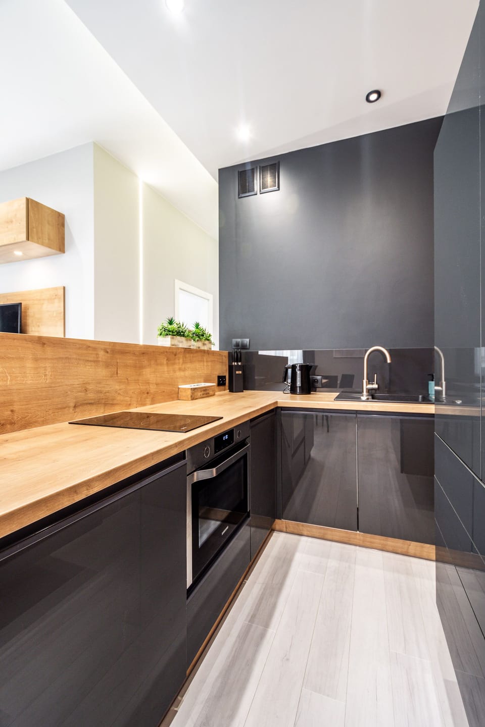 Exclusive Apartment | Private kitchenette | Fridge, stovetop, coffee/tea maker, electric kettle