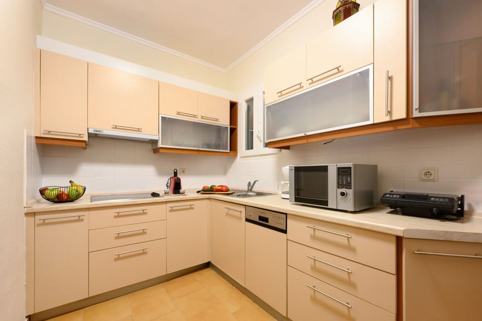 Luxury Villa | Private kitchen | Electric kettle, paper towels