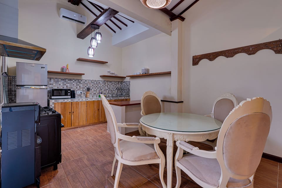Standard Villa | Dining room