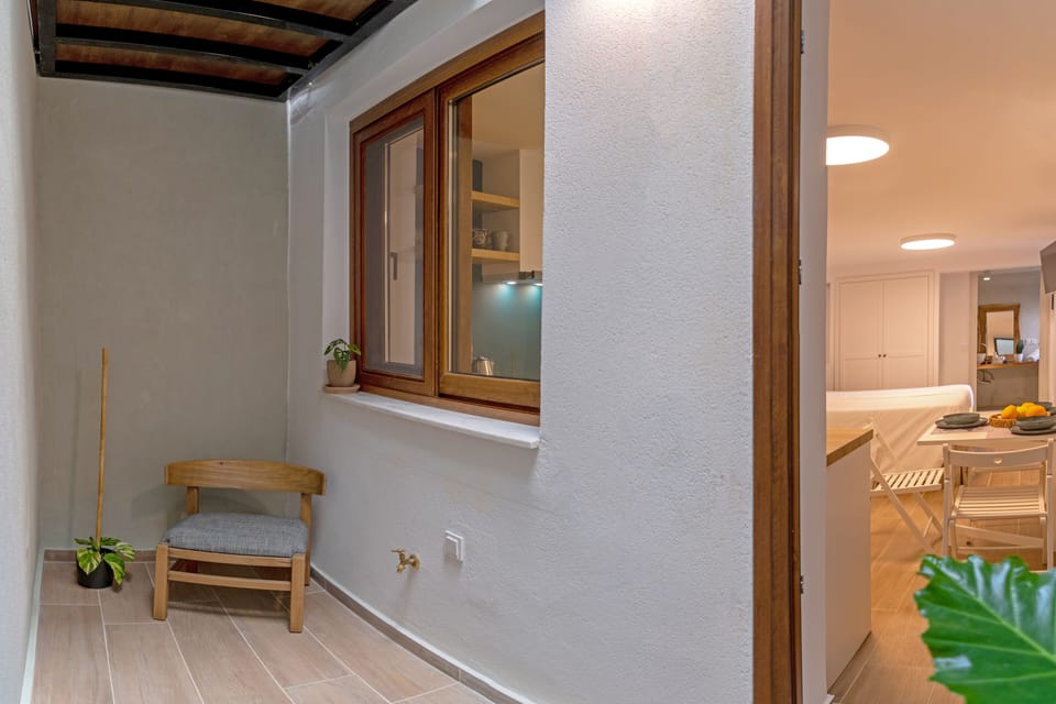 STRELITZIA | Desk, iron/ironing board, free WiFi, bed sheets