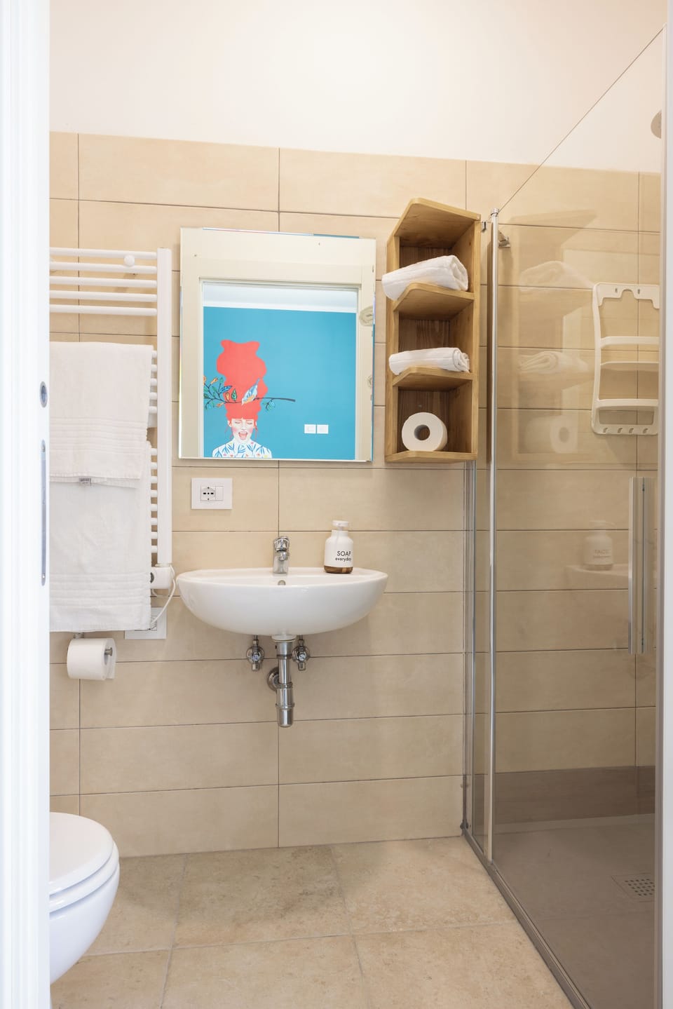 Rainfall showerhead, hair dryer, towels