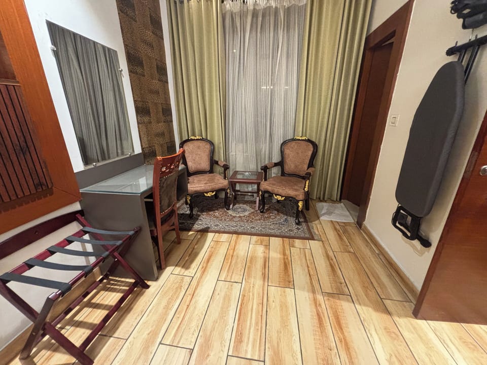 Presidential Room | Egyptian cotton sheets, premium bedding, memory foam beds, desk