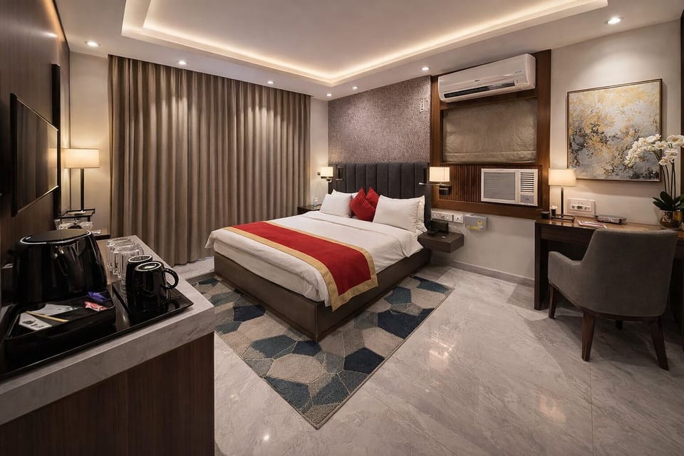 Presidential Room | Egyptian cotton sheets, premium bedding, memory foam beds, desk