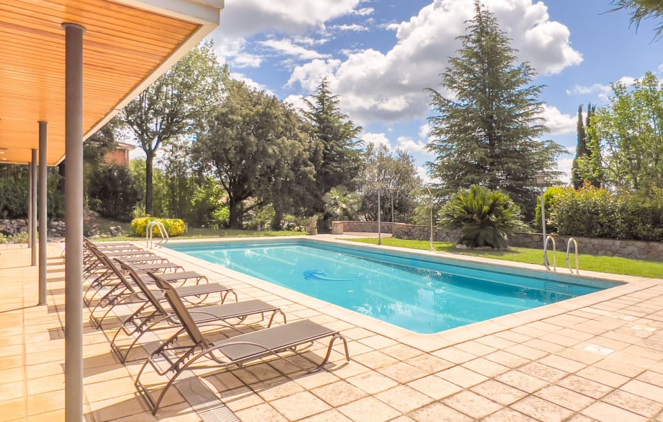 Enjoy a private pool in Banyoles surrounded by nature, with comfortable loungers for a peaceful retreat.