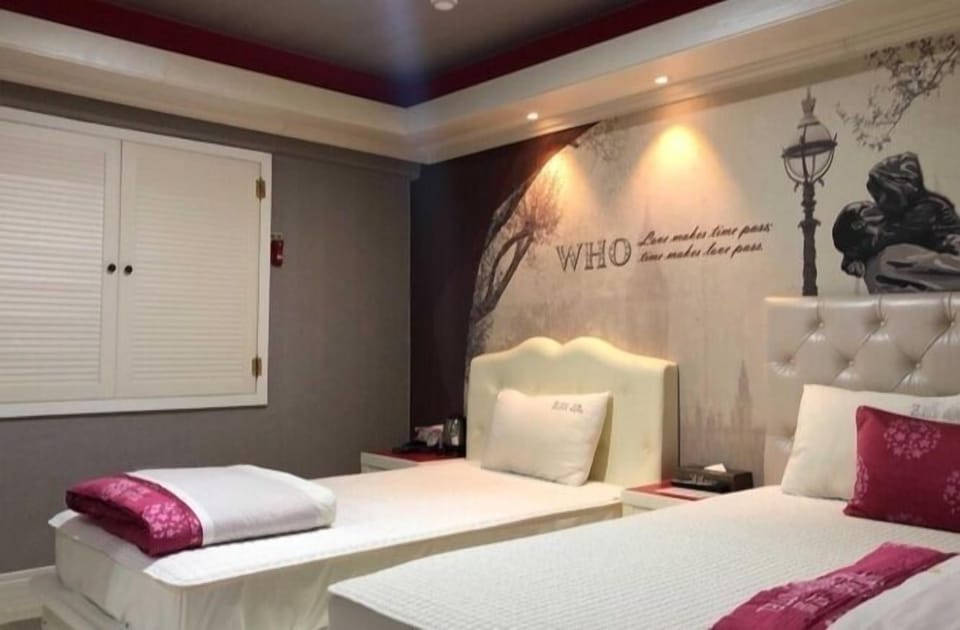 Deluxe Twin Room | Individually decorated, desk, laptop workspace, free WiFi