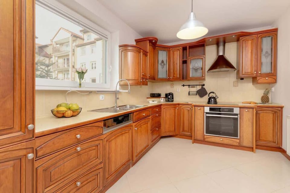 Fully equipped kitchenette. 