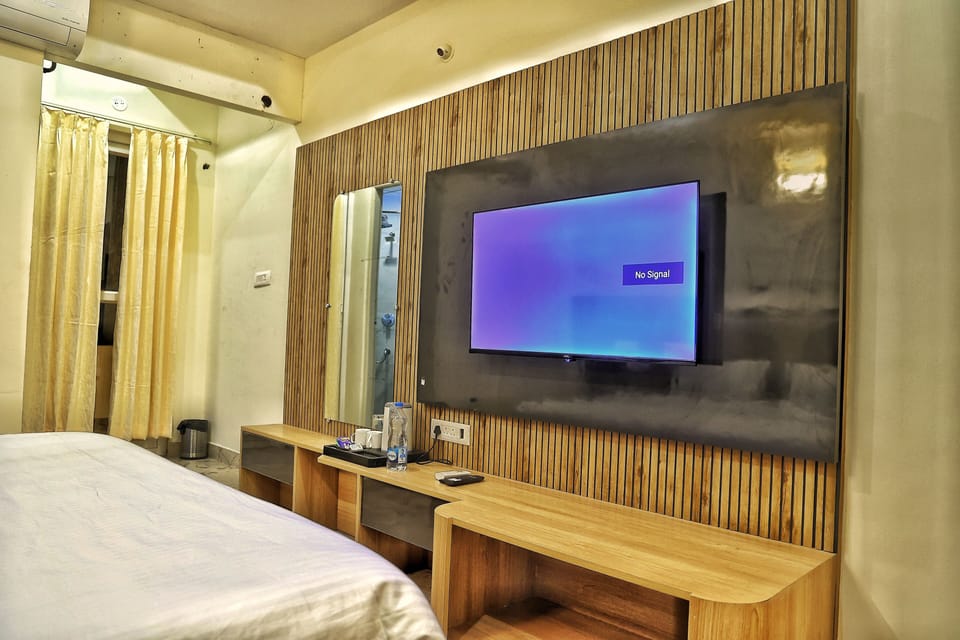 Deluxe Room | Premium bedding, individually decorated, individually furnished, desk