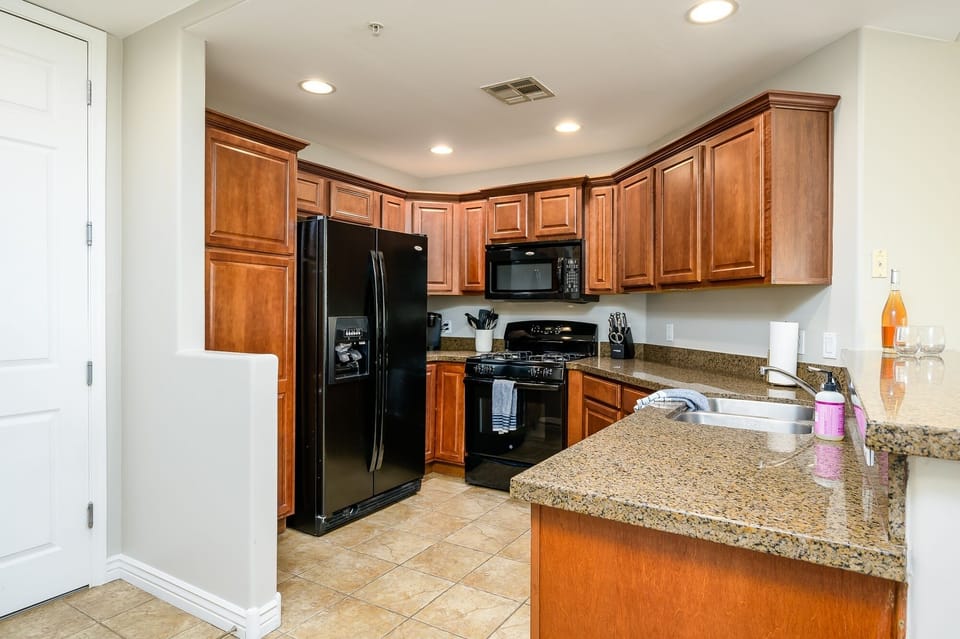 Condo, 2 Bedrooms | Private kitchen | Fridge, oven, coffee/tea maker, toaster