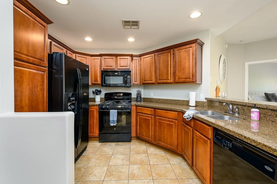 Condo, 2 Bedrooms | Private kitchen | Fridge, oven, coffee/tea maker, toaster