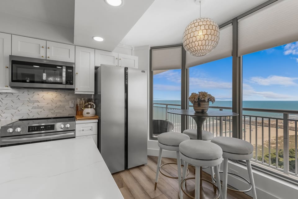 Condo, 3 Bedrooms | Private kitchen | Coffee/tea maker, fridge, oven, toaster