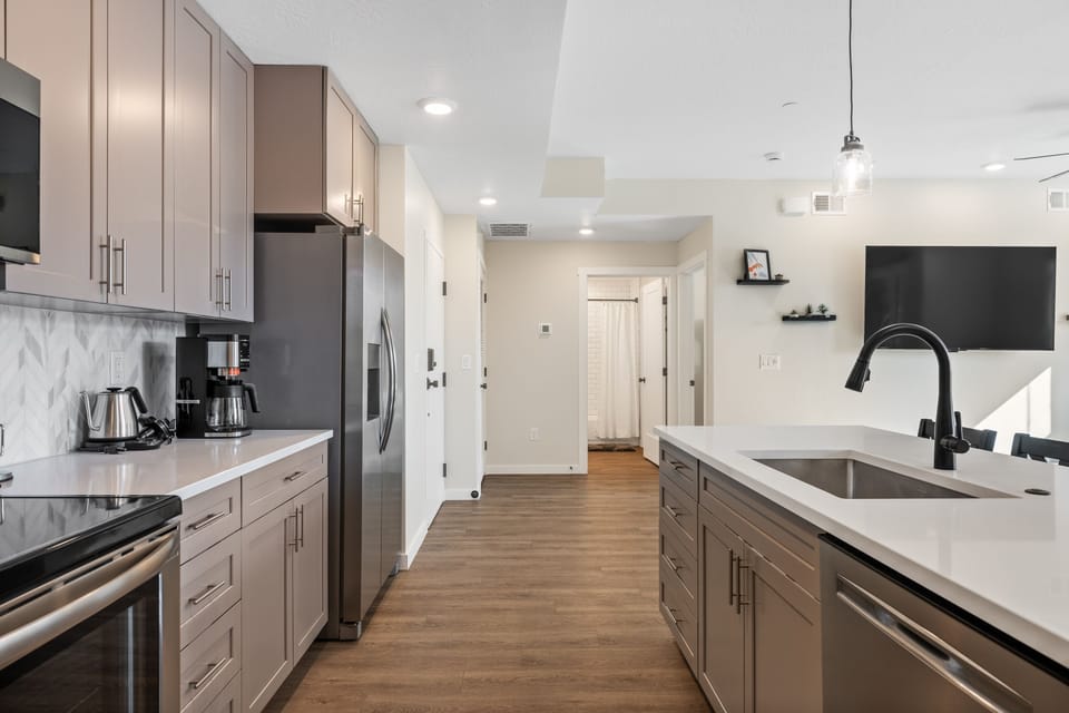 Condo, 2 Bedrooms | Private kitchen | Fridge, oven, coffee/tea maker, electric kettle