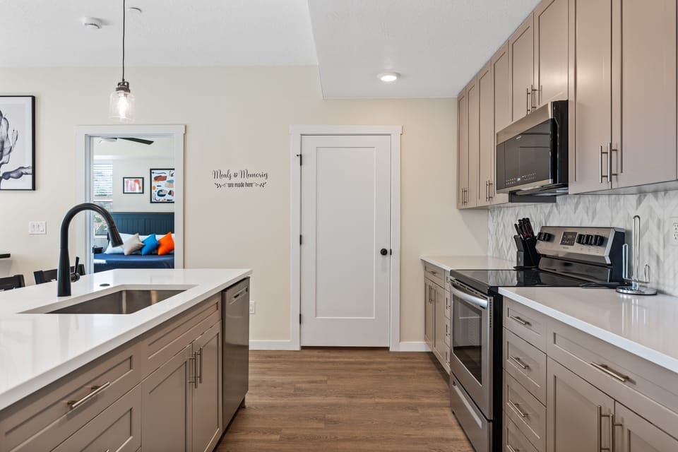 Condo, 2 Bedrooms | Private kitchen | Fridge, oven, coffee/tea maker, electric kettle