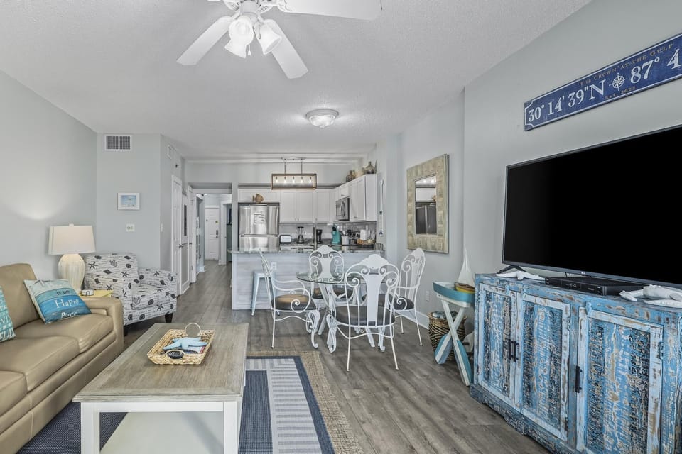 Tropic Isles 504 Living Area