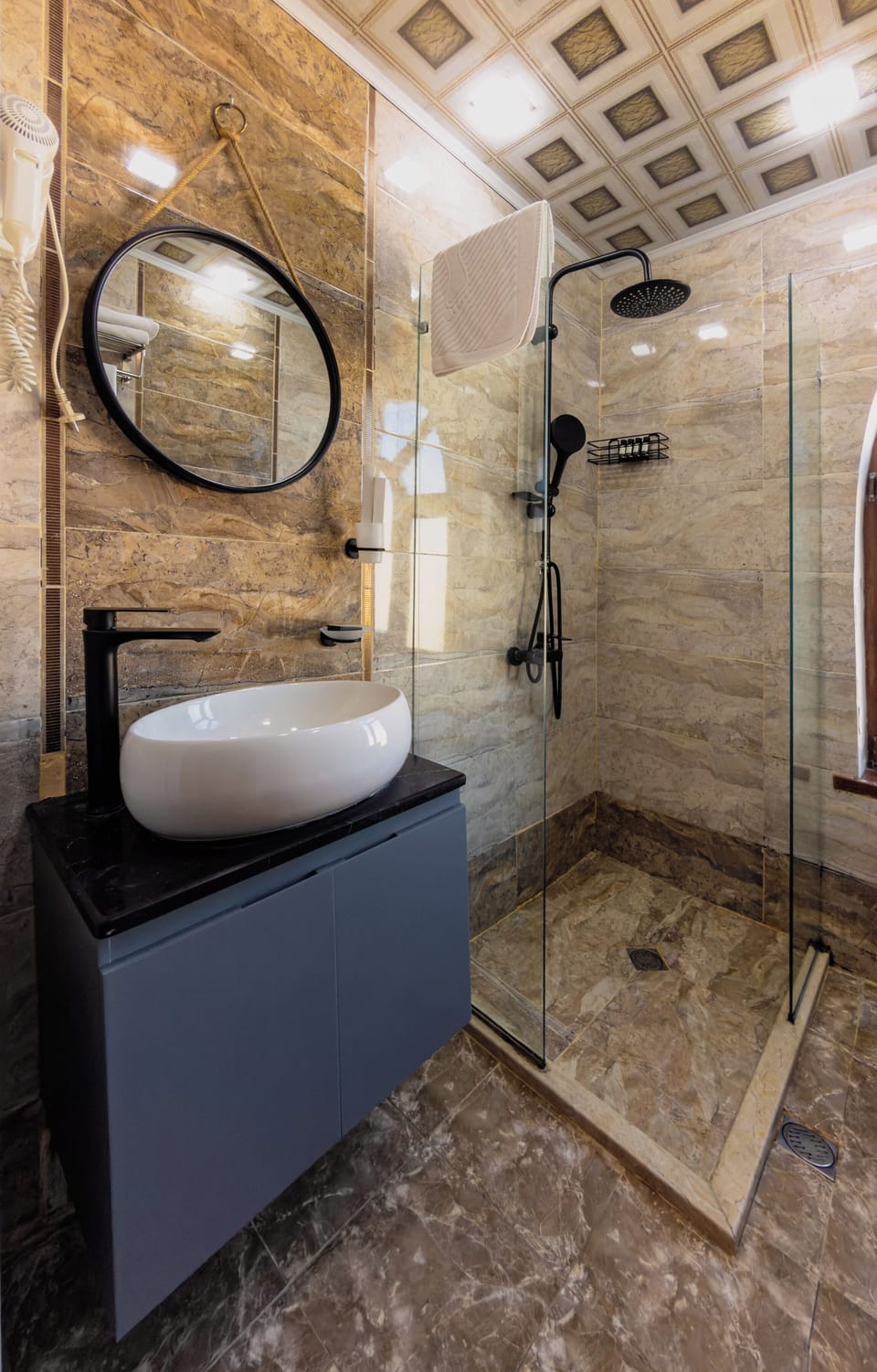 Standard Twin Room | Bathroom | Shower, designer toiletries, hair dryer, bathrobes