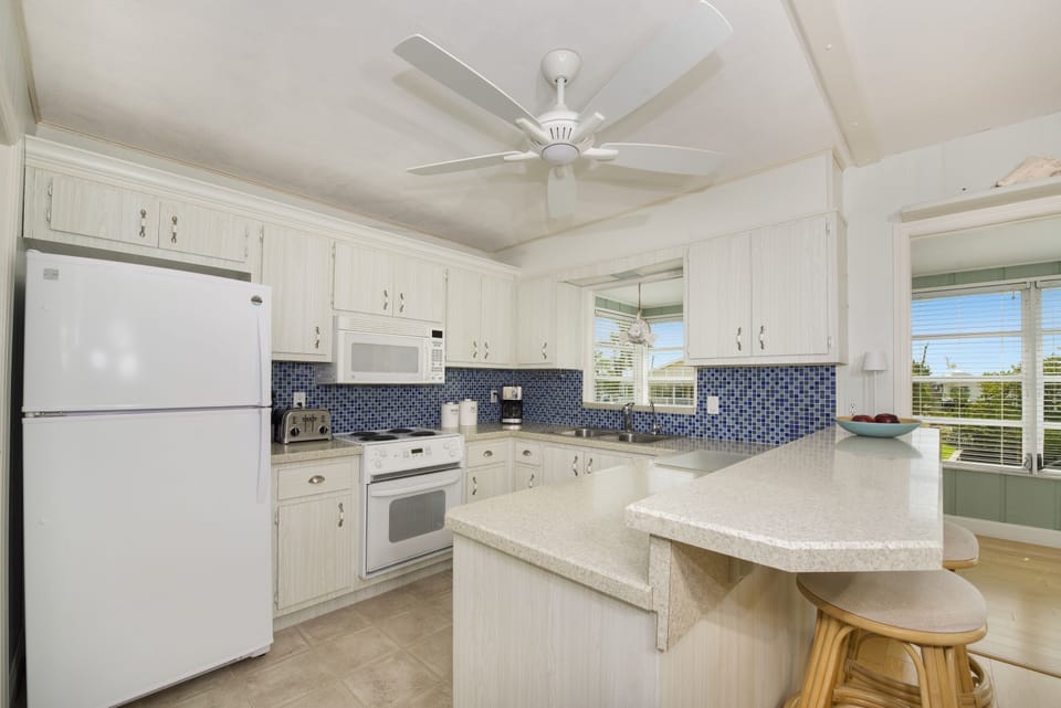 Kitchen with counter seating