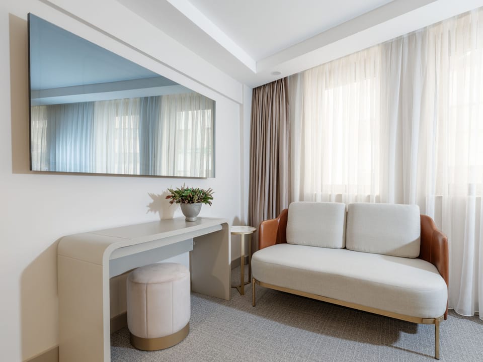Deluxe Room | Soundproofing, iron/ironing board, free WiFi