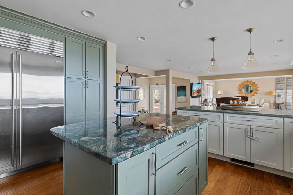 Gourmet vibes and lake views included.