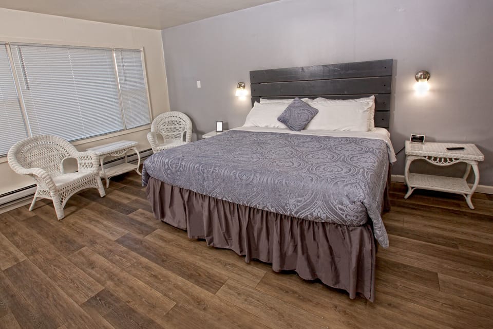 Deluxe Room | Laptop workspace, iron/ironing board, free WiFi, bed sheets