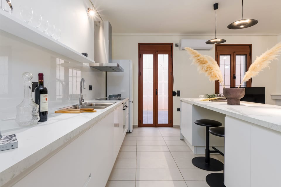 Classic Apartment | Desk, blackout drapes, soundproofing, free WiFi