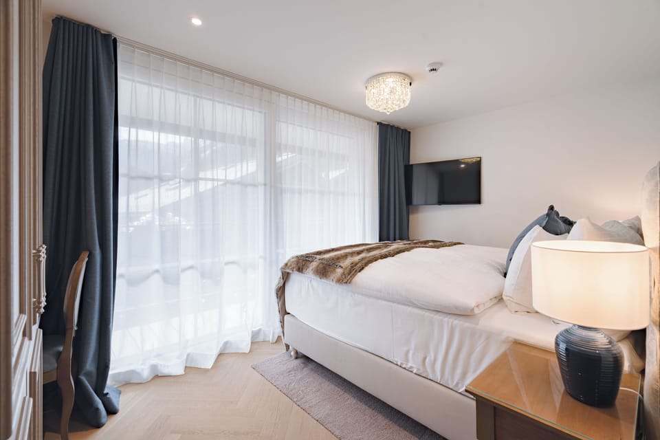 Etoile Petit Deluxe Double Room with Matterhorn View | Hypo-allergenic bedding, down comforters, minibar, in-room safe