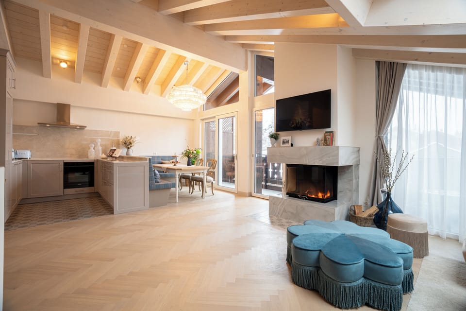 Etoile Penthouse Luxury Apartment Matterhorn View | Living area | 50-cm flat-screen TV with cable channels, fireplace, printers