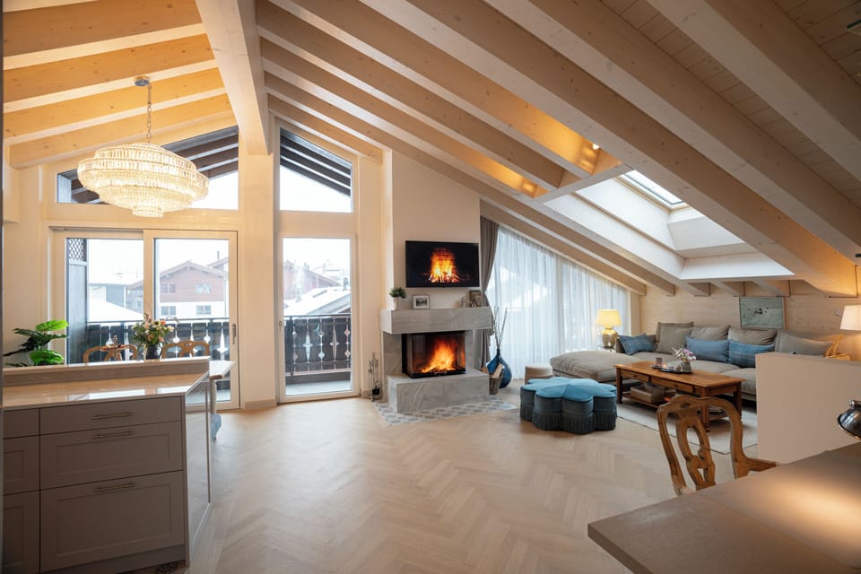 Etoile Penthouse Luxury Apartment Matterhorn View | Living area | 50-cm flat-screen TV with cable channels, fireplace, printers