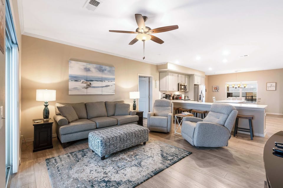 Condo, Multiple Beds, Balcony (Paradise View at the Majestic) | Living area | 42-inch flat-screen TV with digital channels, fireplace