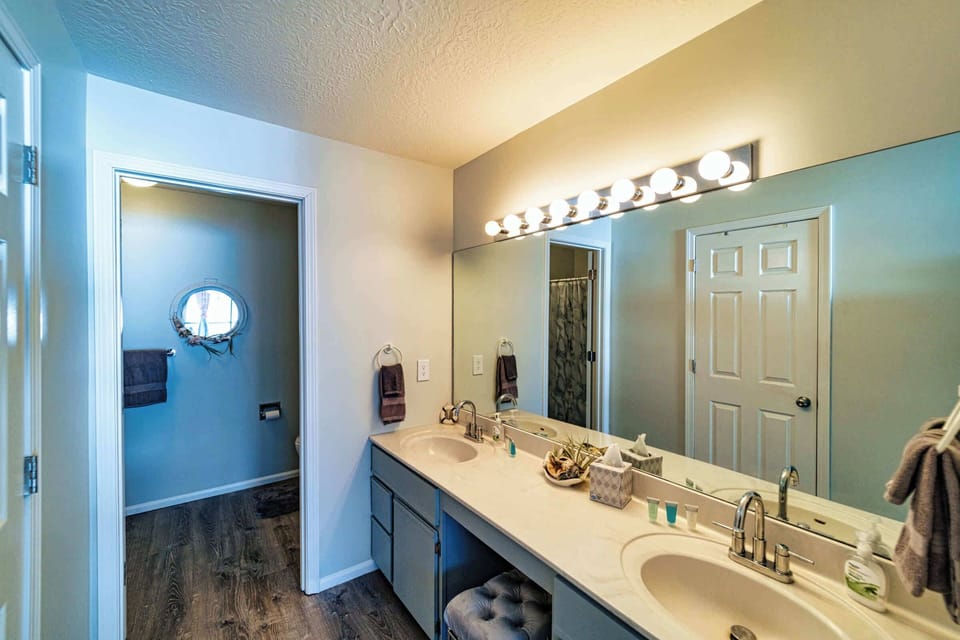 Osage Oasis Unmatched Views, Convenient Location Apartment in Osage Beach