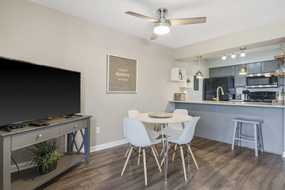 Condo, 1 King Bed with Sofa bed, Balcony, Golf View (Honey Hill) | Dining