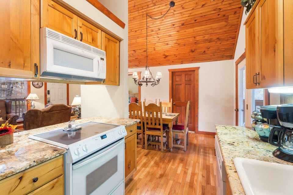 Cabin, Multiple Beds, Patio, Mountain View (Creekside) | Private kitchen | Coffee/tea maker