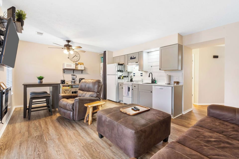 Condo, 1 King Bed with Sofa bed, Balcony (Chandler’s Pondview Getaway) | Living area | 42-inch flat-screen TV with digital channels, fireplace
