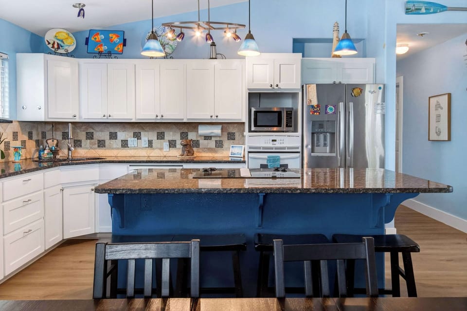 House, Multiple Beds, Patio, Garden View (The Salty Hippo) | Private kitchen | Fridge, microwave, oven, stovetop