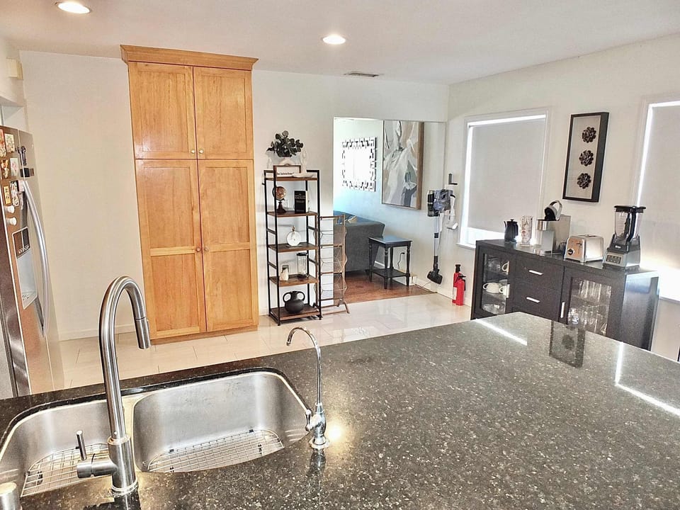 House, Multiple Beds, Patio, Garden View (Bellflower Breeze) | Interior
