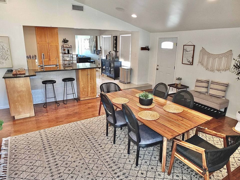 House, Multiple Beds, Patio, Garden View (Bellflower Breeze) | Dining