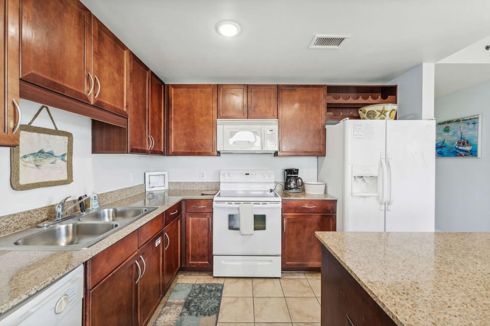 Condo, Multiple Beds, Balcony (Seaside Harmony) | Private kitchen | Fridge, microwave, oven, stovetop