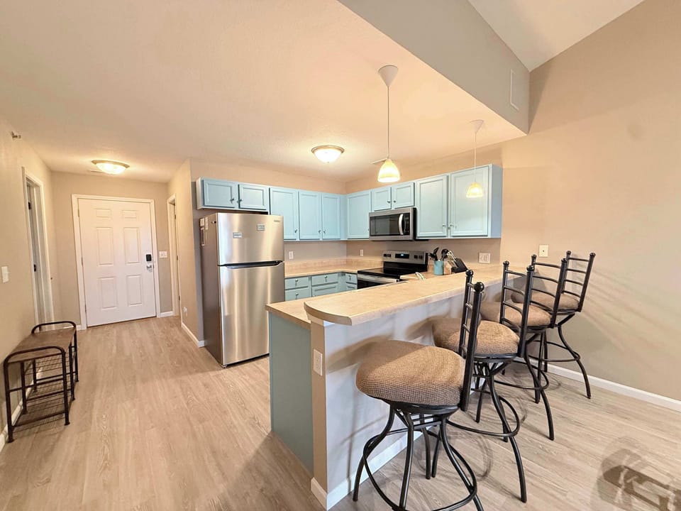 Condo, Multiple Beds, Pool Access (Highland Lake View) | Private kitchen | Fridge, microwave, oven, stovetop