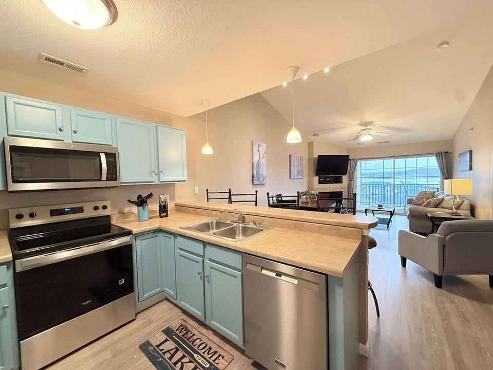 Condo, Multiple Beds, Pool Access (Highland Lake View) | Private kitchen | Fridge, microwave, oven, stovetop