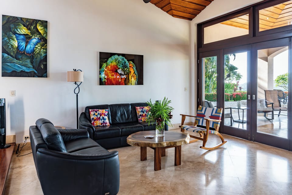Casa Macaw -Living room and back patio