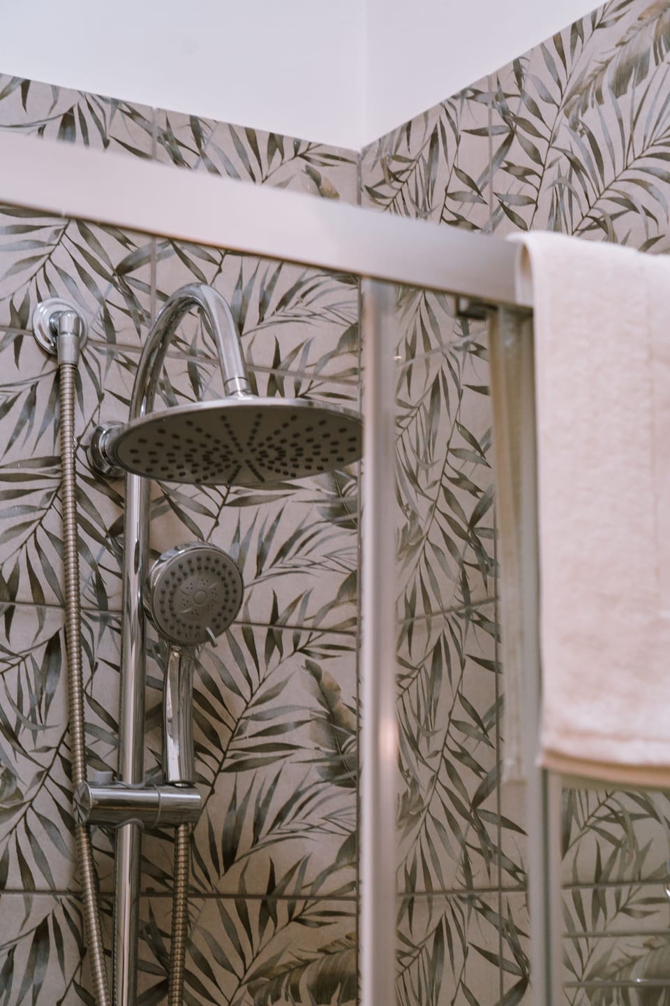Luxury Room, Private Bathroom, City View | Bathroom | Shower, rainfall showerhead, free toiletries, hair dryer