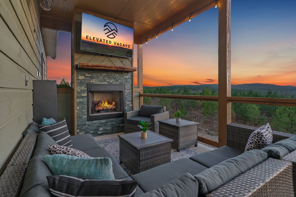 Gather the group to watch the game on the 65” Smart TV as you chill out on comfy seating in the warmth of the outdoor gas fireplace.