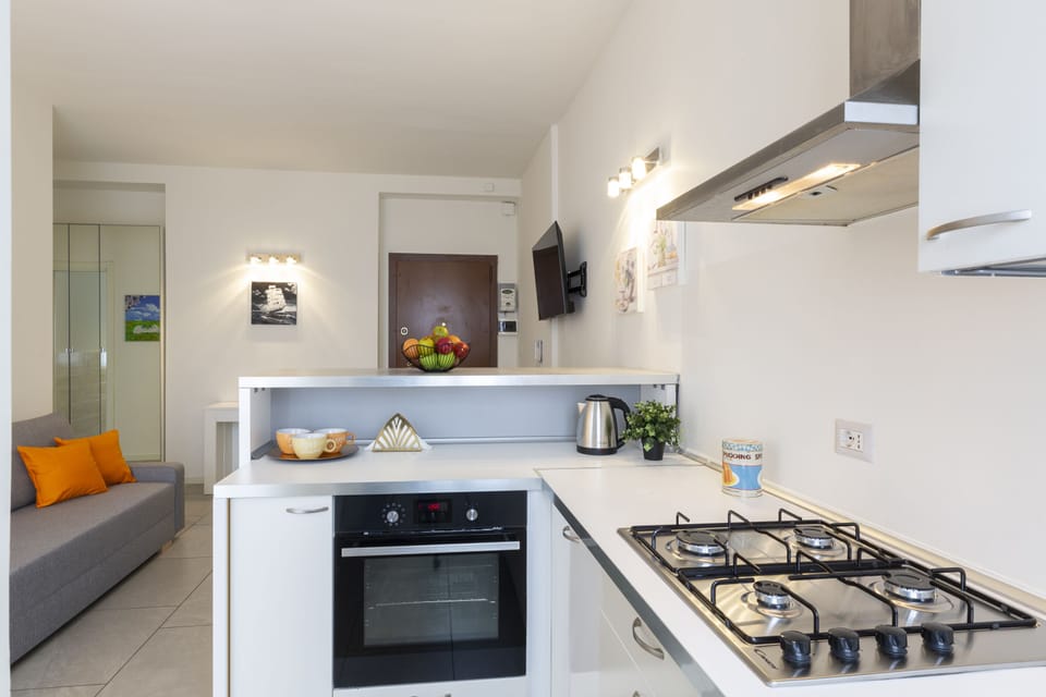Comfort Apartment | Private kitchen | Mini-fridge, oven, stovetop, dishwasher