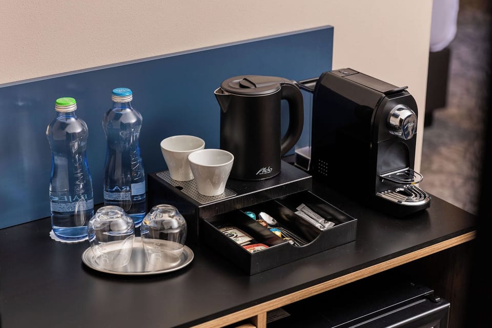 Deluxe Double Room | Coffee and/or coffee maker