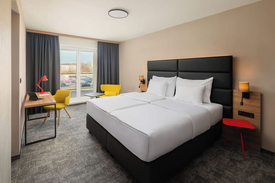 Superior Junior Suite | Hypo-allergenic bedding, individually decorated, desk, laptop workspace