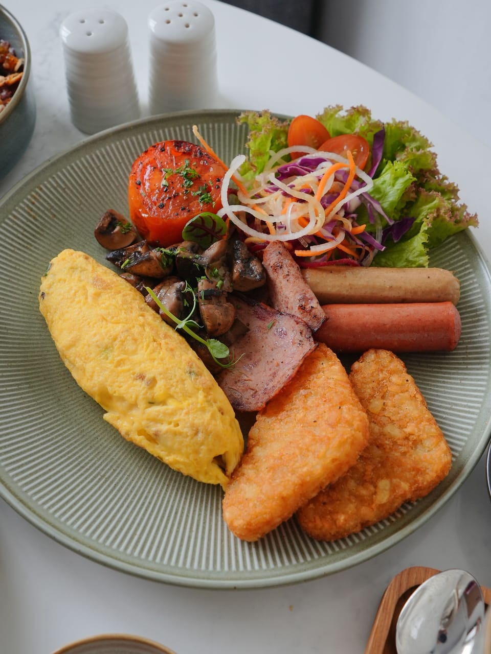 Daily full breakfast for a fee